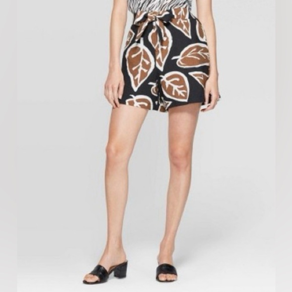 Who What Wear Black and Brown Patterned Shorts
Size XS